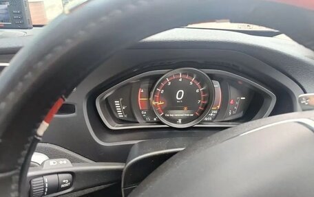 Volvo V40 Cross Country I, 2017 год, 1 699 000 рублей, 11 фотография