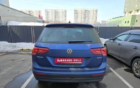 Volkswagen Tiguan II, 2018 год, 2 380 000 рублей, 2 фотография