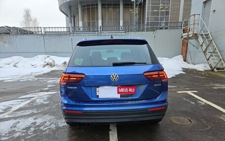 Volkswagen Tiguan II, 2018 год, 2 380 000 рублей, 6 фотография