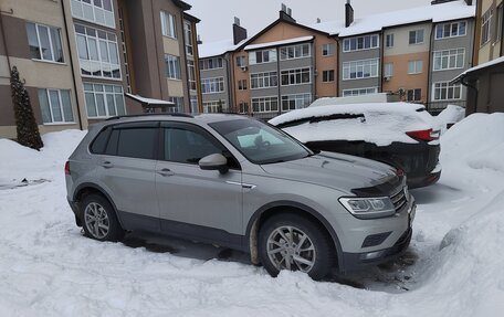 Volkswagen Tiguan II, 2019 год, 2 400 000 рублей, 2 фотография