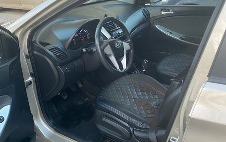 Hyundai Solaris II рестайлинг, 2012 год, 700 000 рублей, 4 фотография