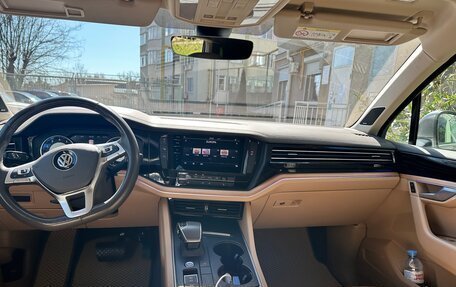 Volkswagen Touareg III, 2020 год, 5 500 000 рублей, 2 фотография