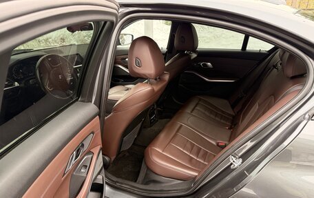 BMW 3 серия, 2019 год, 3 900 000 рублей, 15 фотография