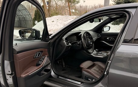 BMW 3 серия, 2019 год, 3 900 000 рублей, 13 фотография