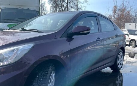 Hyundai Solaris II рестайлинг, 2013 год, 900 000 рублей, 2 фотография