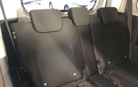 Toyota Roomy I, 2023 год, 1 337 000 рублей, 8 фотография