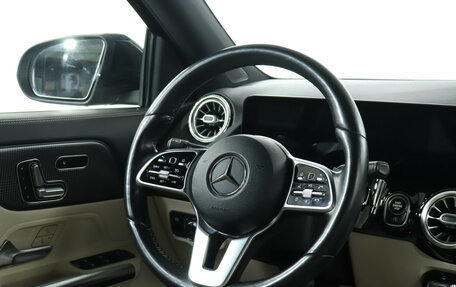 Mercedes-Benz GLA, 2020 год, 3 249 000 рублей, 15 фотография