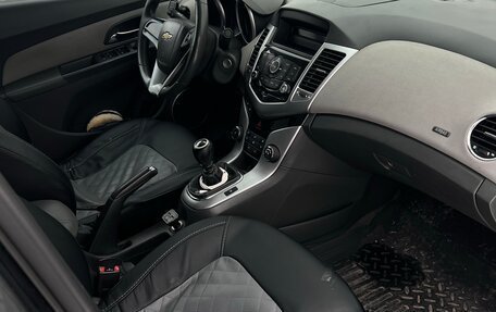 Chevrolet Cruze II, 2010 год, 670 000 рублей, 7 фотография