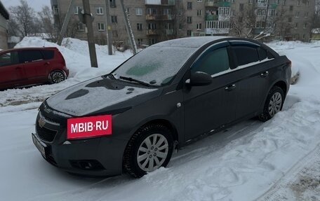 Chevrolet Cruze II, 2010 год, 670 000 рублей, 4 фотография