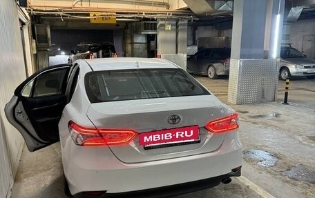 Toyota Camry, 2020 год, 3 350 000 рублей, 7 фотография