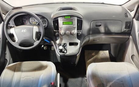 Hyundai H-1 II рестайлинг, 2008 год, 1 220 000 рублей, 15 фотография