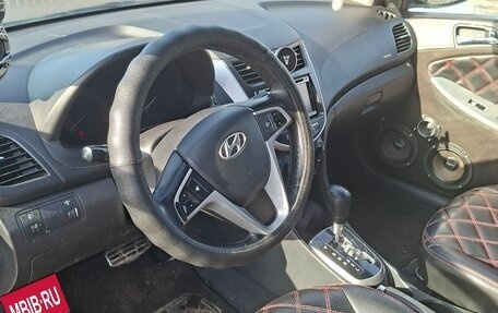 Hyundai Solaris II рестайлинг, 2012 год, 900 000 рублей, 5 фотография