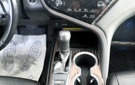 Toyota Camry, 2019 год, 2 750 000 рублей, 19 фотография