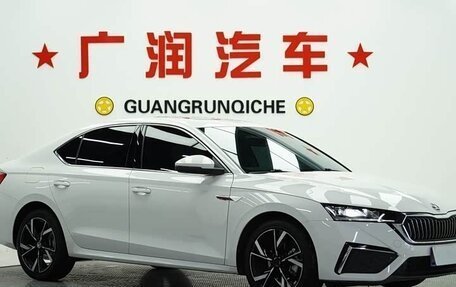 Skoda Octavia IV, 2022 год, 2 100 000 рублей, 3 фотография