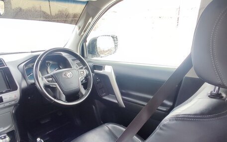 Toyota Land Cruiser Prado 150 рестайлинг 2, 2019 год, 4 450 000 рублей, 32 фотография