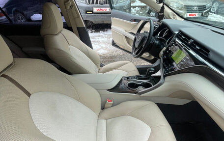 Toyota Camry, 2019 год, 3 250 000 рублей, 5 фотография