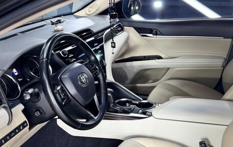 Toyota Camry, 2018 год, 3 200 000 рублей, 2 фотография