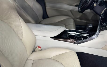 Toyota Camry, 2018 год, 3 200 000 рублей, 13 фотография