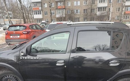 Renault Sandero II рестайлинг, 2015 год, 825 000 рублей, 2 фотография