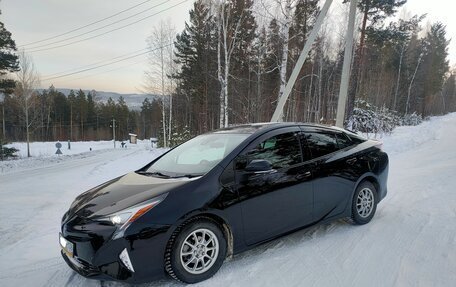 Toyota Prius IV XW50, 2016 год, 1 640 000 рублей, 3 фотография