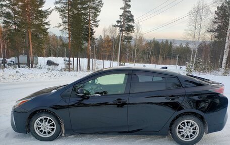 Toyota Prius IV XW50, 2016 год, 1 640 000 рублей, 4 фотография