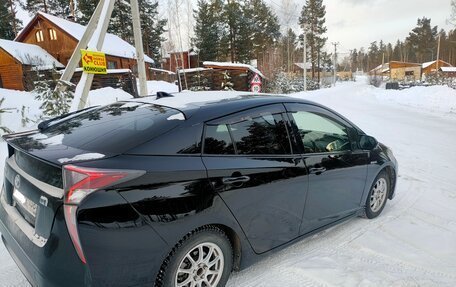 Toyota Prius IV XW50, 2016 год, 1 640 000 рублей, 6 фотография