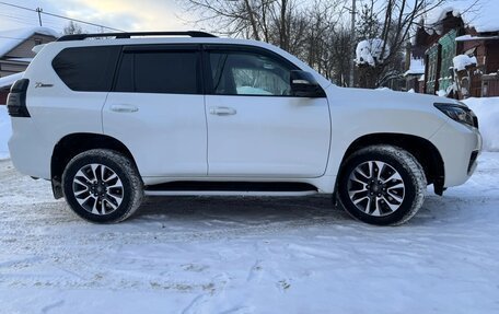 Toyota Land Cruiser Prado 150 рестайлинг 2, 2021 год, 7 750 000 рублей, 2 фотография