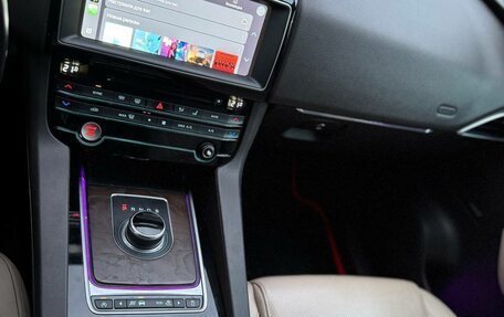 Jaguar F-Pace, 2016 год, 2 350 000 рублей, 2 фотография