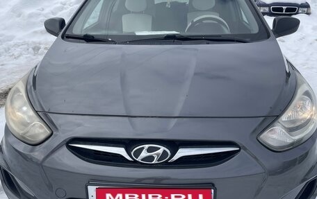 Hyundai Solaris II рестайлинг, 2013 год, 675 000 рублей, 1 фотография