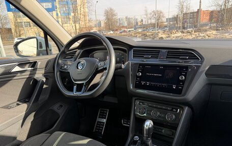 Volkswagen Tiguan II, 2019 год, 2 390 000 рублей, 11 фотография