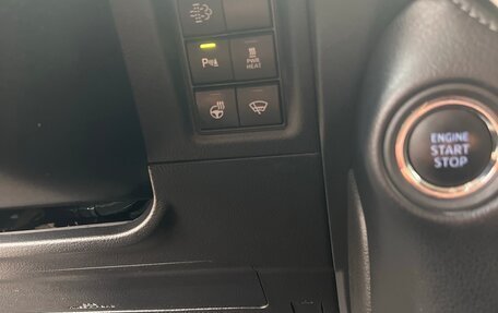 Toyota Land Cruiser Prado 150 рестайлинг 2, 2019 год, 4 800 000 рублей, 6 фотография