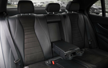 Mercedes-Benz E-Класс, 2019 год, 3 449 000 рублей, 28 фотография