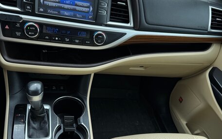 Toyota Highlander III, 2018 год, 3 600 000 рублей, 4 фотография