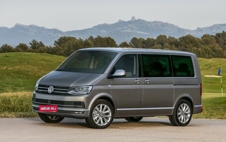 Volkswagen Multivan T6 рестайлинг, 2017 год, 4 050 000 рублей, 1 фотография