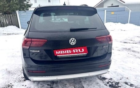 Volkswagen Tiguan II, 2019 год, 2 350 000 рублей, 3 фотография