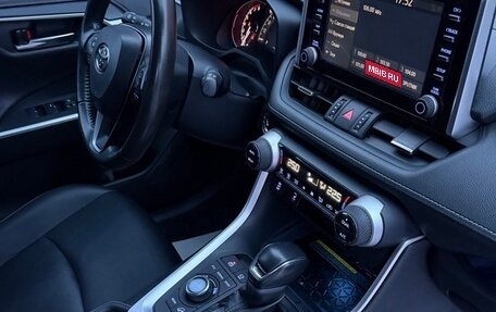 Toyota RAV4, 2020 год, 3 990 000 рублей, 10 фотография