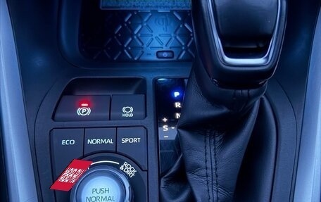 Toyota RAV4, 2020 год, 3 990 000 рублей, 26 фотография