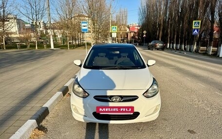 Hyundai Solaris II рестайлинг, 2012 год, 800 000 рублей, 2 фотография