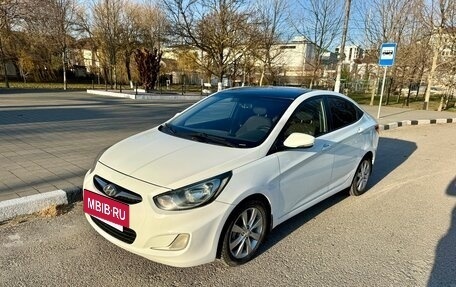 Hyundai Solaris II рестайлинг, 2012 год, 800 000 рублей, 3 фотография