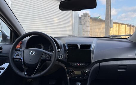 Hyundai Solaris II рестайлинг, 2012 год, 800 000 рублей, 18 фотография