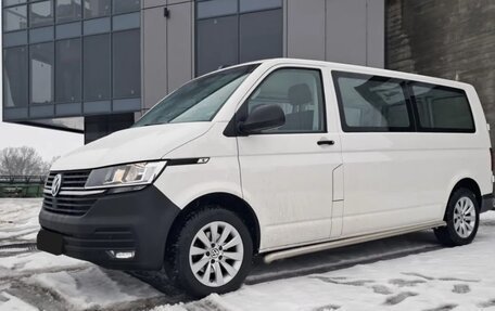 Volkswagen Transporter T6 рестайлинг, 2023 год, 3 800 000 рублей, 3 фотография