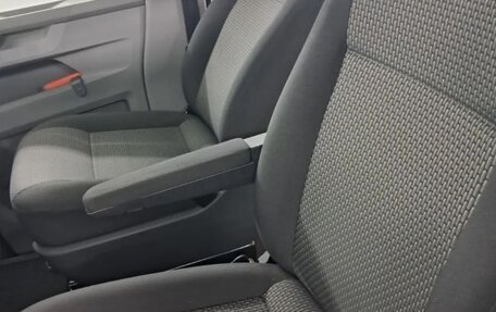 Volkswagen Transporter T6 рестайлинг, 2023 год, 3 800 000 рублей, 14 фотография