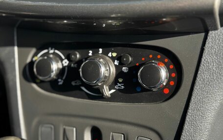 Renault Logan II, 2015 год, 575 000 рублей, 13 фотография