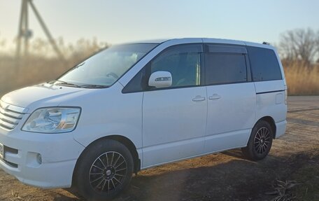 Toyota Noah III, 2003 год, 800 000 рублей, 4 фотография