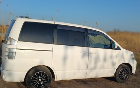 Toyota Noah III, 2003 год, 800 000 рублей, 5 фотография