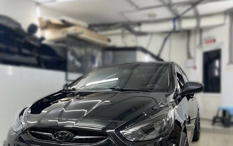 Hyundai Solaris II рестайлинг, 2013 год, 900 000 рублей, 3 фотография