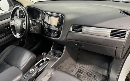 Mitsubishi Outlander III рестайлинг 3, 2014 год, 1 649 800 рублей, 3 фотография