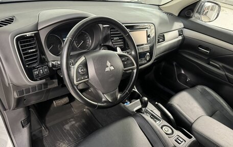 Mitsubishi Outlander III рестайлинг 3, 2014 год, 1 649 800 рублей, 8 фотография