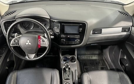 Mitsubishi Outlander III рестайлинг 3, 2014 год, 1 649 800 рублей, 9 фотография