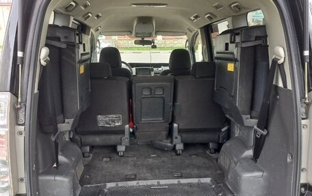 Toyota Voxy II, 2007 год, 1 170 000 рублей, 9 фотография